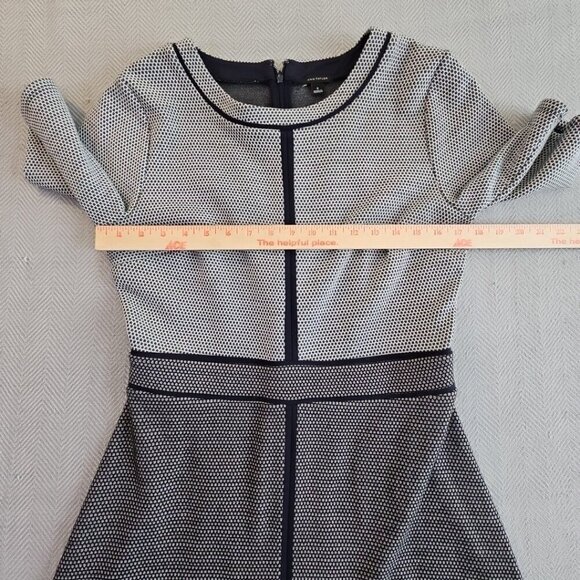 Ann Taylor Classic Knit Zip Back Dress Size 8 Short Sleeve Gray Black Old Money - Picture 8 of 16